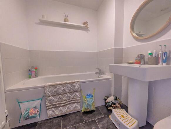 3 bed Terraced to rent Image 7