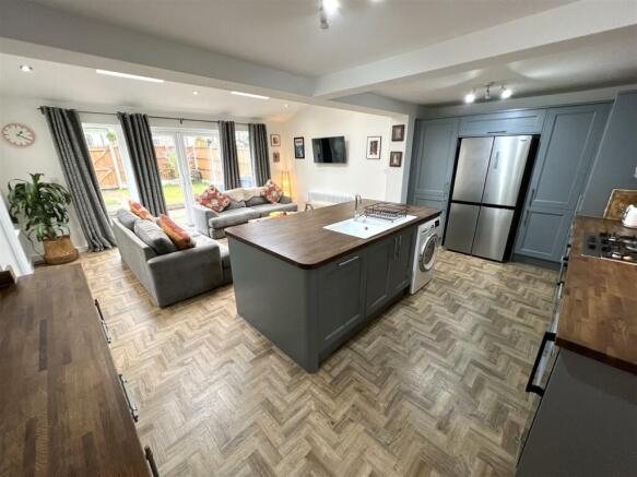 Living Kitchen 1.jpg