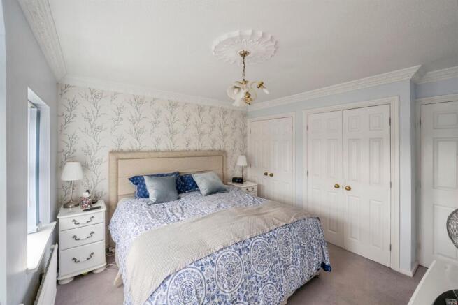 4 bed Detached for sale Image 11