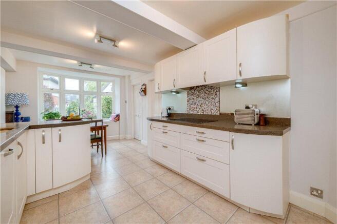 4 bed Semi-Detached for sale Image 4