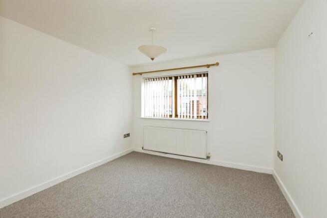 2 bed Ground Flat for sale Image 8
