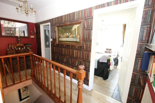 FIRST FLOOR LANDING