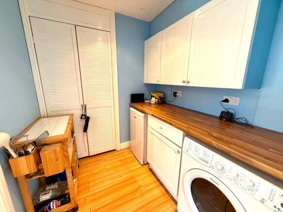 4 bed Detached for sale Image 10