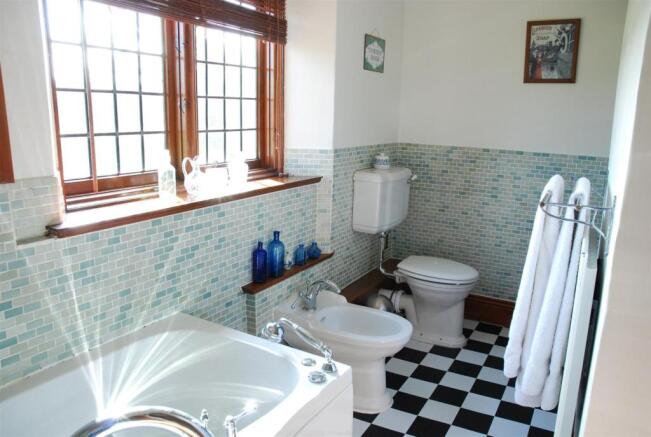 FAMILY BATHROOM
