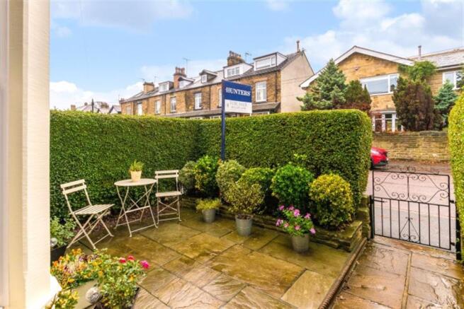 FRONT GARDEN