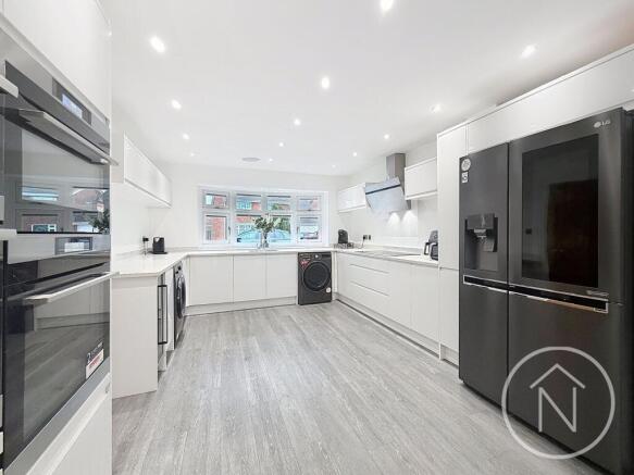 4 bed Detached for sale Image 10
