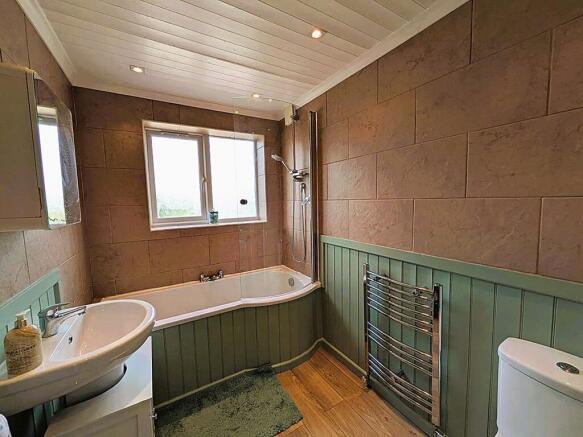 4 bed Semi-Detached for sale Image 12