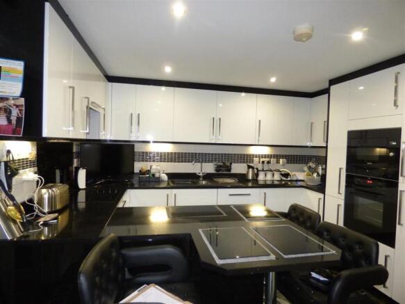 ANNEXE KITCHEN 28 POPLAR ROAD.JPG