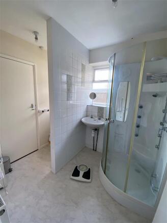 Shower Room:
