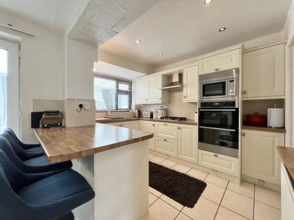 BREAKFAST KITCHEN