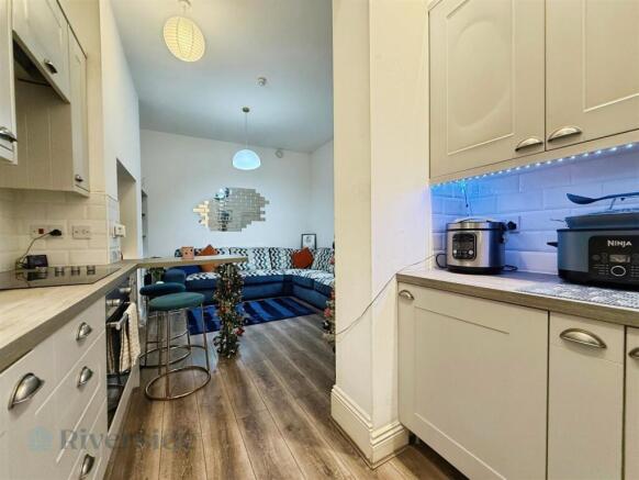 2 bed Town House for sale Image 5