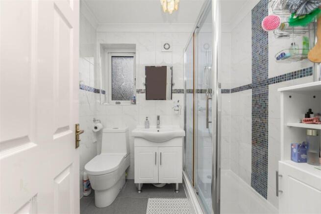 4 bed Detached for sale Image 10