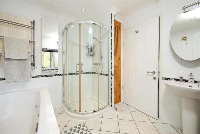 Bathroom2.jpg