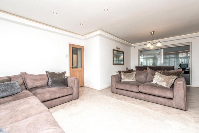 4 bed Detached for sale Image 4