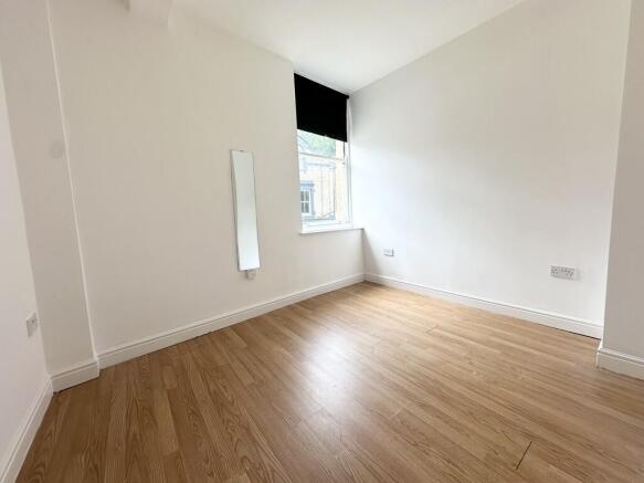 2 bed Apartment to rent Image 4
