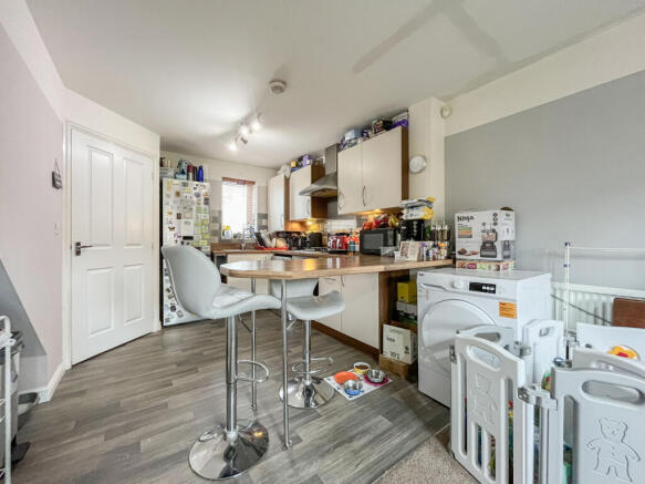 KITCHEN/LOUNGE