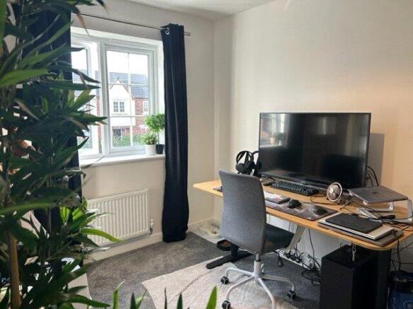 3 bed Semi-Detached to rent Image 9