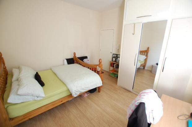 4 bed Terraced to rent Image 7