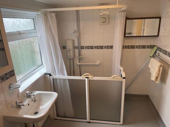 BATHROOM/WET ROOM