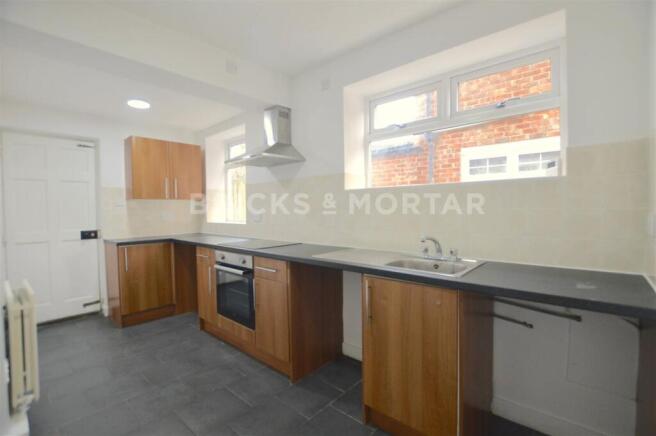 18 Darwin Crescent Kitchen (002).jpg