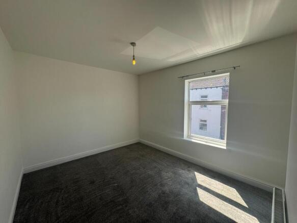 2 bed Terraced to rent Image 4