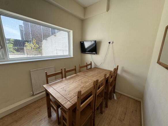 1 bed House Share to rent Image 5