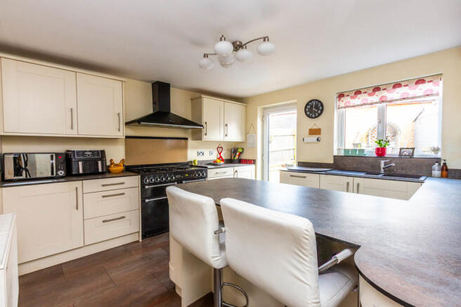 Kitchen/Breakfast...