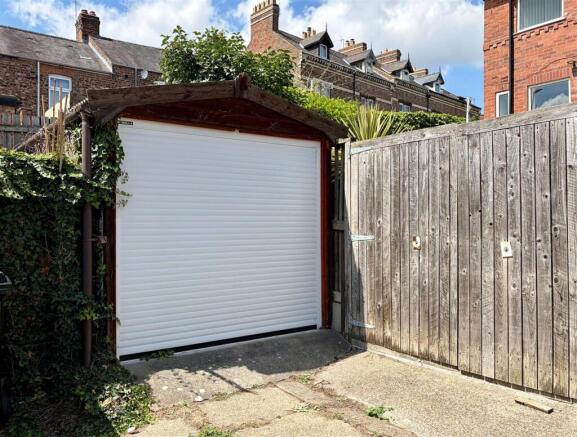 2 bed Semi-Detached for sale Image 10