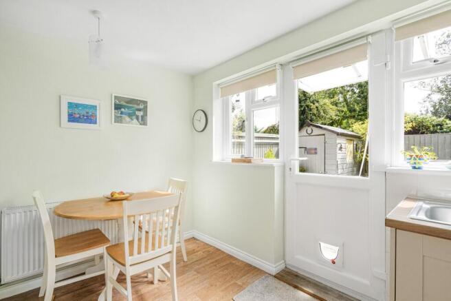 Gaskell Close, Holybourne, Alton, Hampshire photo 4