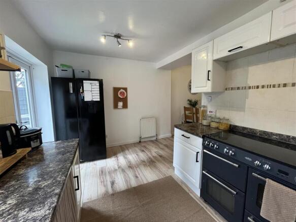 3 bed Semi-Detached for sale Image 11