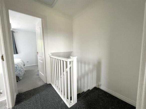 FIRST FLOOR LANDING