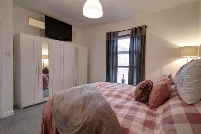 Bedroom 1 Pic 2