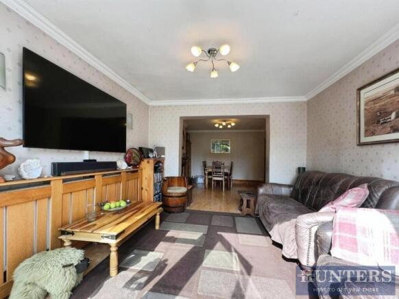 LIVING/DINING