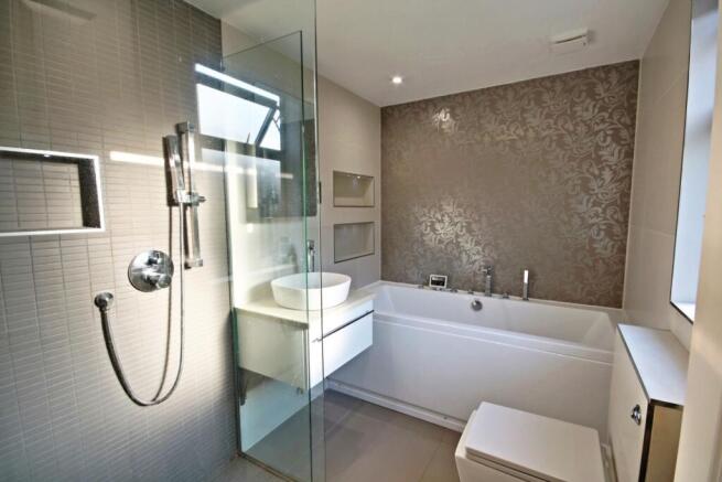 44 Bowness Crescent - Bedroom 1-En suite close