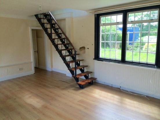 LOUNGE ROOM