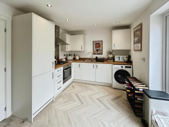 3 bed Semi-Detached for sale Image 10