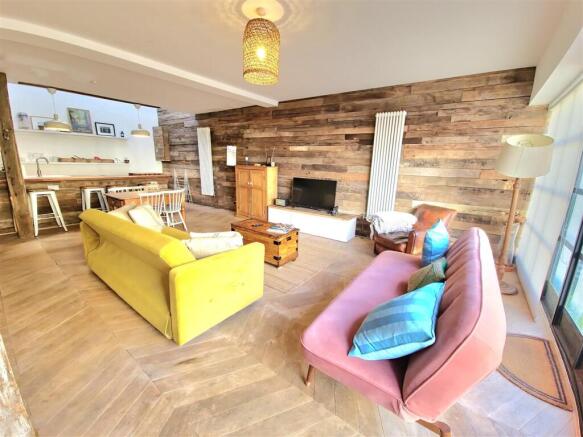 Living Room/Kitchen