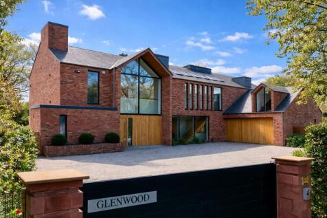 Harrop Road, Hale, WA15