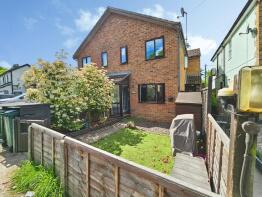 2, The Brambles, Shortwood Common, Leacroft, Staines-upon-thames TW18 4NS
