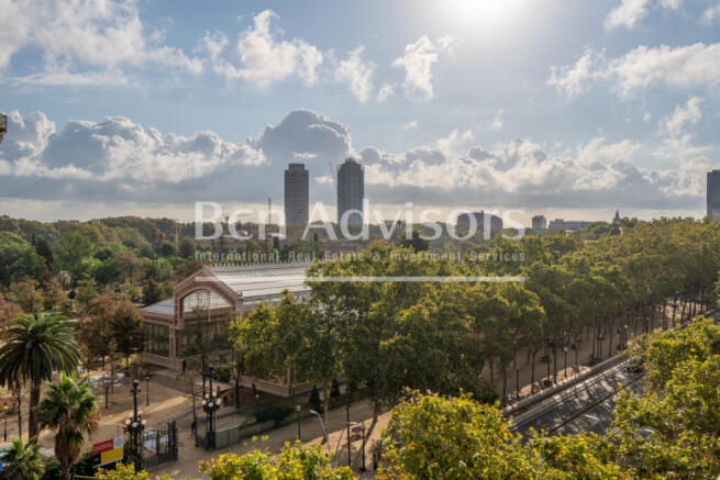 Atico-en-finca-modernista-con-terraza-al-lado-d...