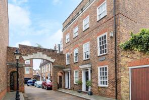2, Caxton Mews, Brentford TW8 8BN