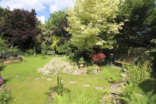 SIDE & REAR GARDENS