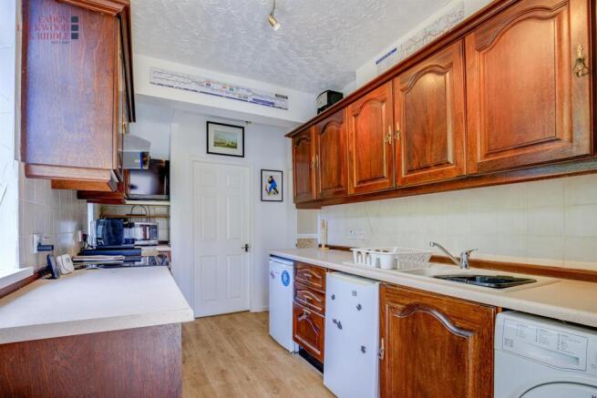 3 bed Semi-Detached for sale Image 6
