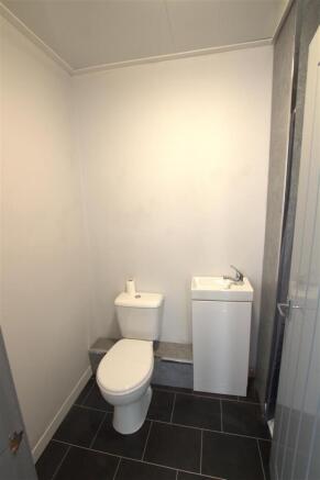 1 bed Apartment to rent Image 11