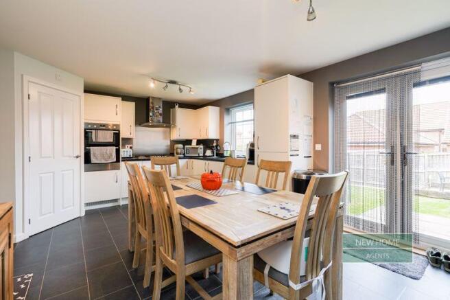 4 bed Detached for sale Image 7