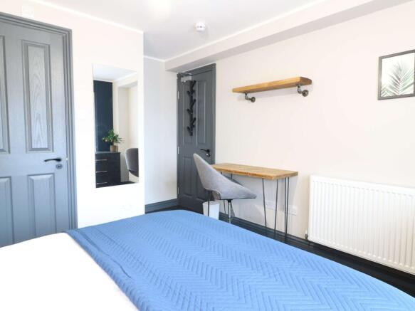 59 warburg crescent Room 2 4.JPG