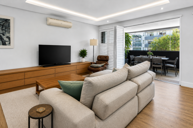 Lounge onto Terrace