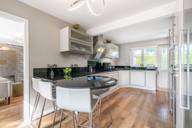 4 bed Detached for sale Image 7