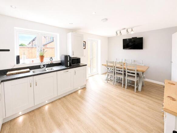 4 bed Detached for sale Image 7