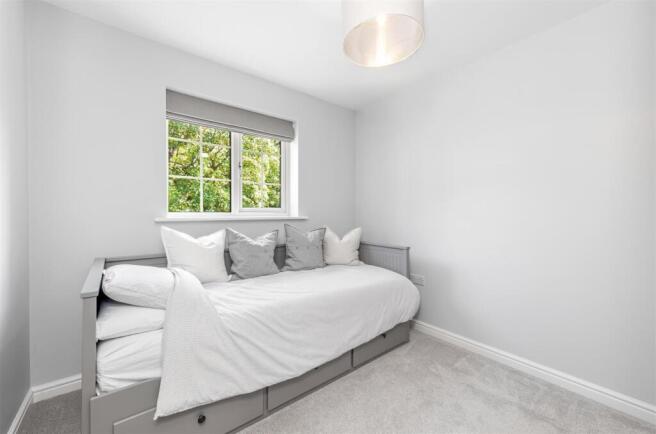 4 bed Detached for sale Image 9